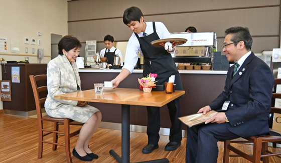 視察の様子の写真3