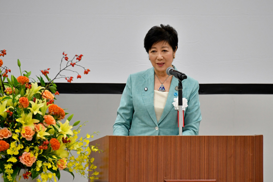 障害者雇用エクセレントカンパニー賞表彰式で挨拶をする小池知事の写真