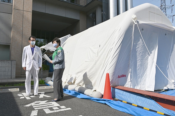 知事視察（多摩総合医療センター5月13日）の写真2