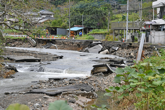 令和元年台風第19号に係る知事視察の写真3