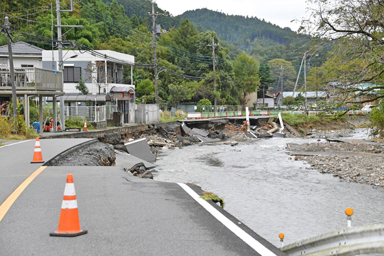 令和元年台風第19号に係る知事視察の写真4