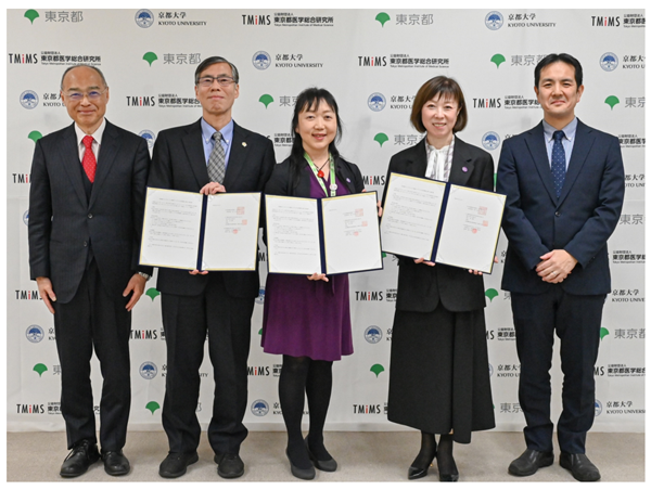 協定締結式の様子の写真