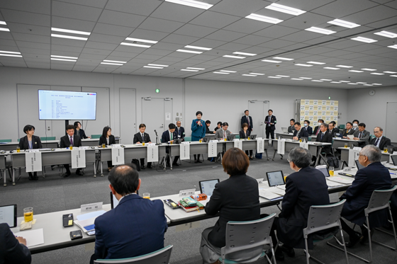 九段第3合同庁舎での会議の様子（写真2）