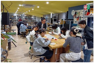 配線とチャームでときめきアクセづくりの写真