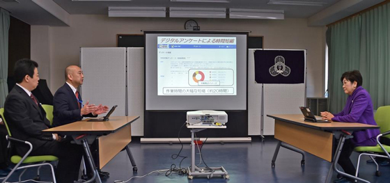 視察の様子の写真1