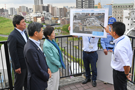 小池知事と石井国土交通大臣の写真2