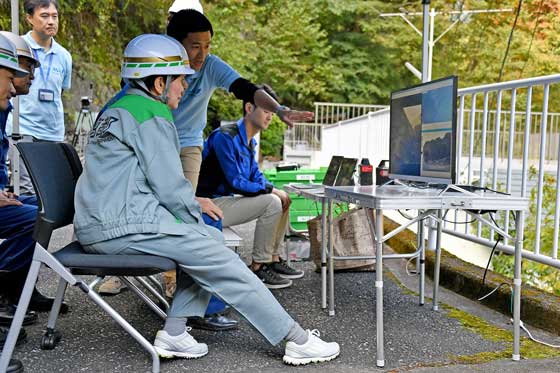 視察（ドローンを利用した奥多摩町への救援物資の提供）の写真4