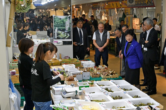 視察（築地魚河岸創業祭）の写真2