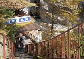 A photo of the entrance to the Shonyudo cave
