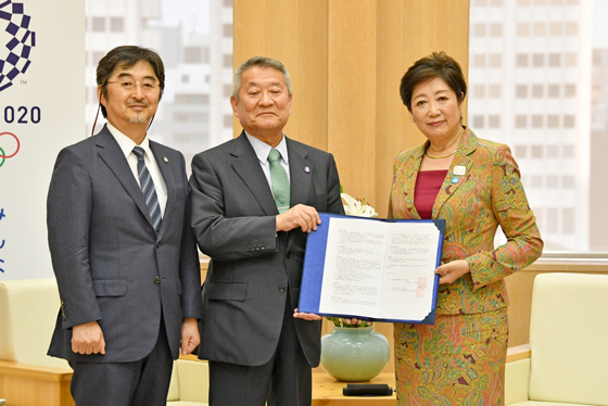 小池知事と国立大学法人東京医科歯科大学吉澤靖之学長の写真1