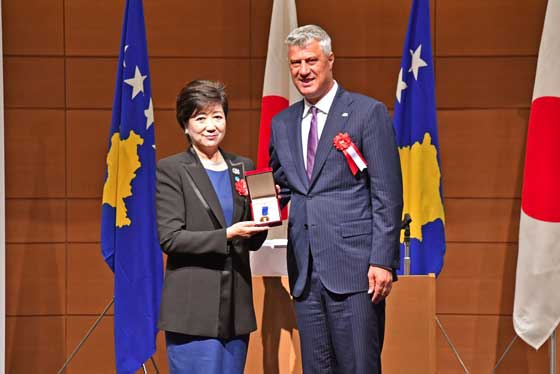 コソボ大統領勲章伝達式の写真1
