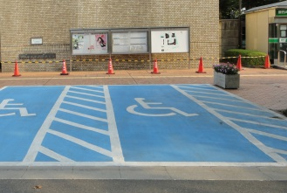 障害者用駐車場の写真